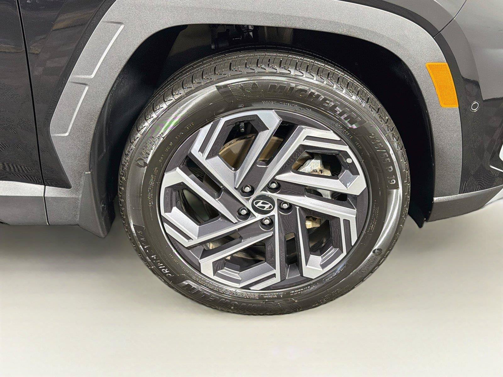 Used 2025 Hyundai Tucson Limited AWD/4WD image 37