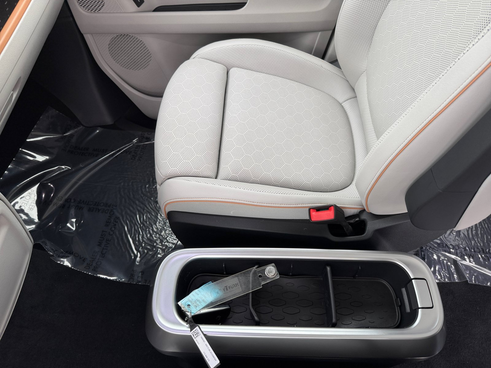 Certified 2025 Volkswagen ID. Buzz Pro S Plus AWD/4WD image 14