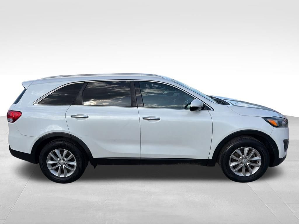 Used 2017 Kia Sorento LX image 7