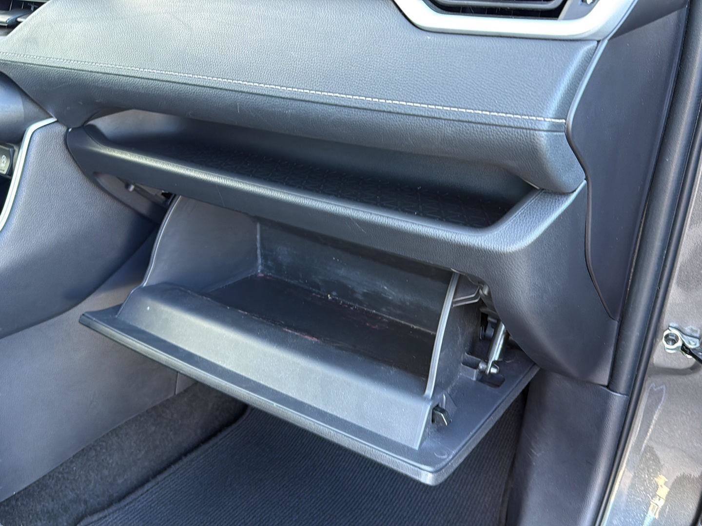 Used 2024 Toyota RAV4 XLE FWD image 35