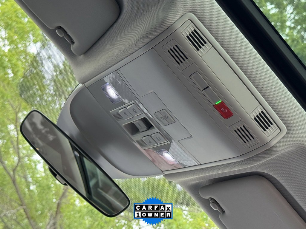 Used 2023 Volkswagen Taos SE w/ Panoramic Sunroof Package image 24