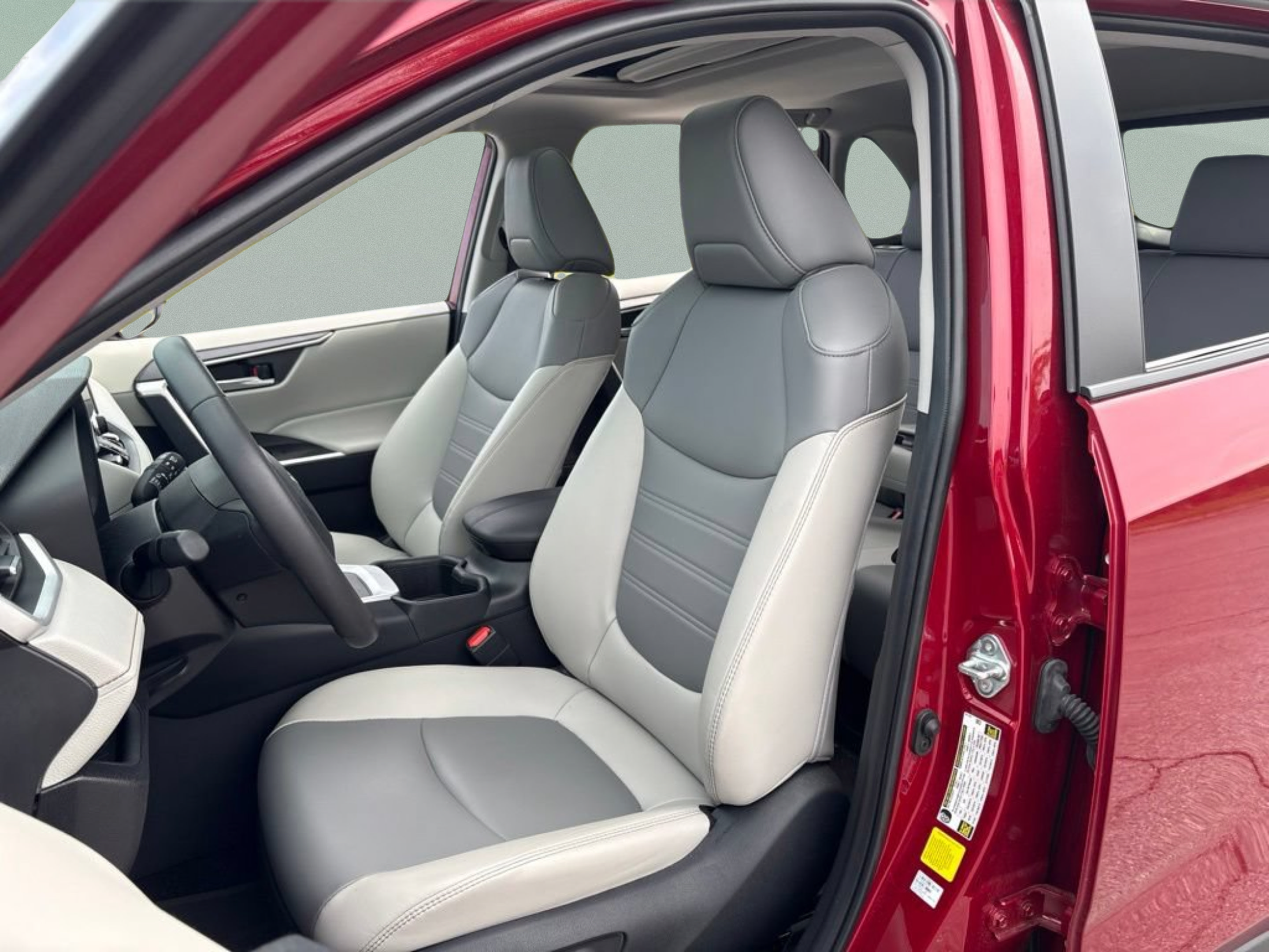 Used 2024 Toyota RAV4 XLE Premium FWD image 18