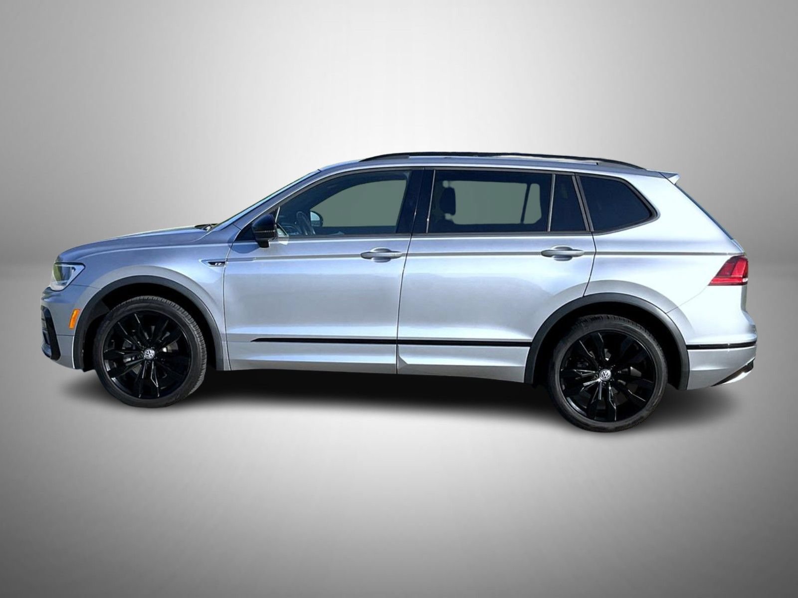 Used 2020 Volkswagen Tiguan SE R-Line FWD image 8