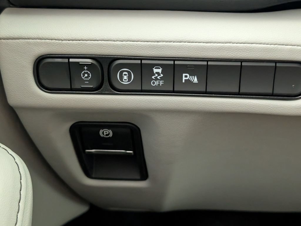 Used 2023 Acura MDX SH-AWD w/ Technology Package image 16