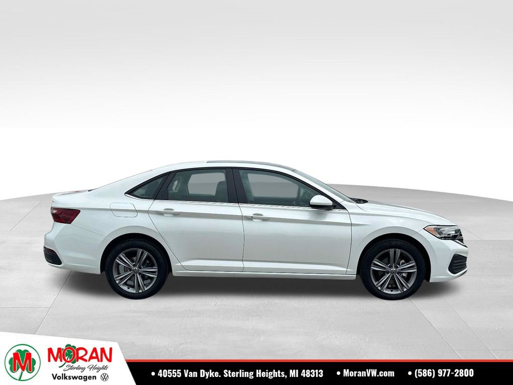 Certified 2023 Volkswagen Jetta SE w/ Panoramic Sunroof Package FWD image 6