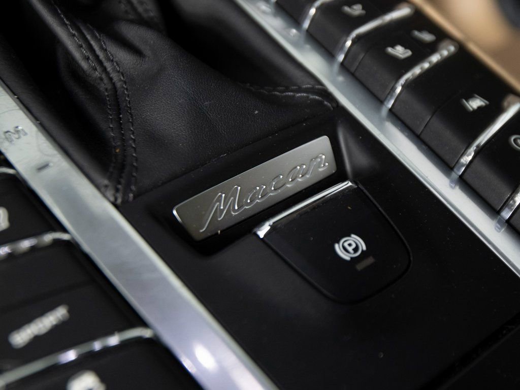 Certified 2021 Porsche Macan AWD/4WD image 25