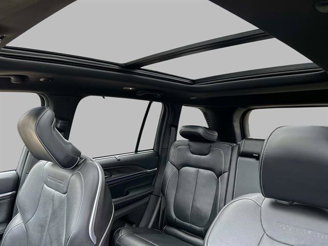 Used 2023 Jeep Grand Cherokee Overland w/ Luxury Tech Group IV image 10