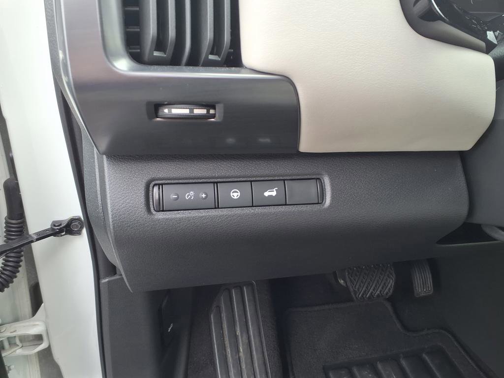 Used 2024 Nissan Pathfinder SL image 14