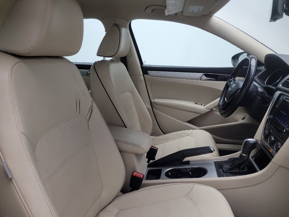 Used 2019 Volkswagen Passat 2.0T Wolfsburg image 21