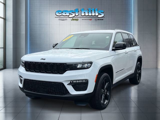 Certified 2024 Jeep Grand Cherokee Limited w/ Black Appearance Package image 3