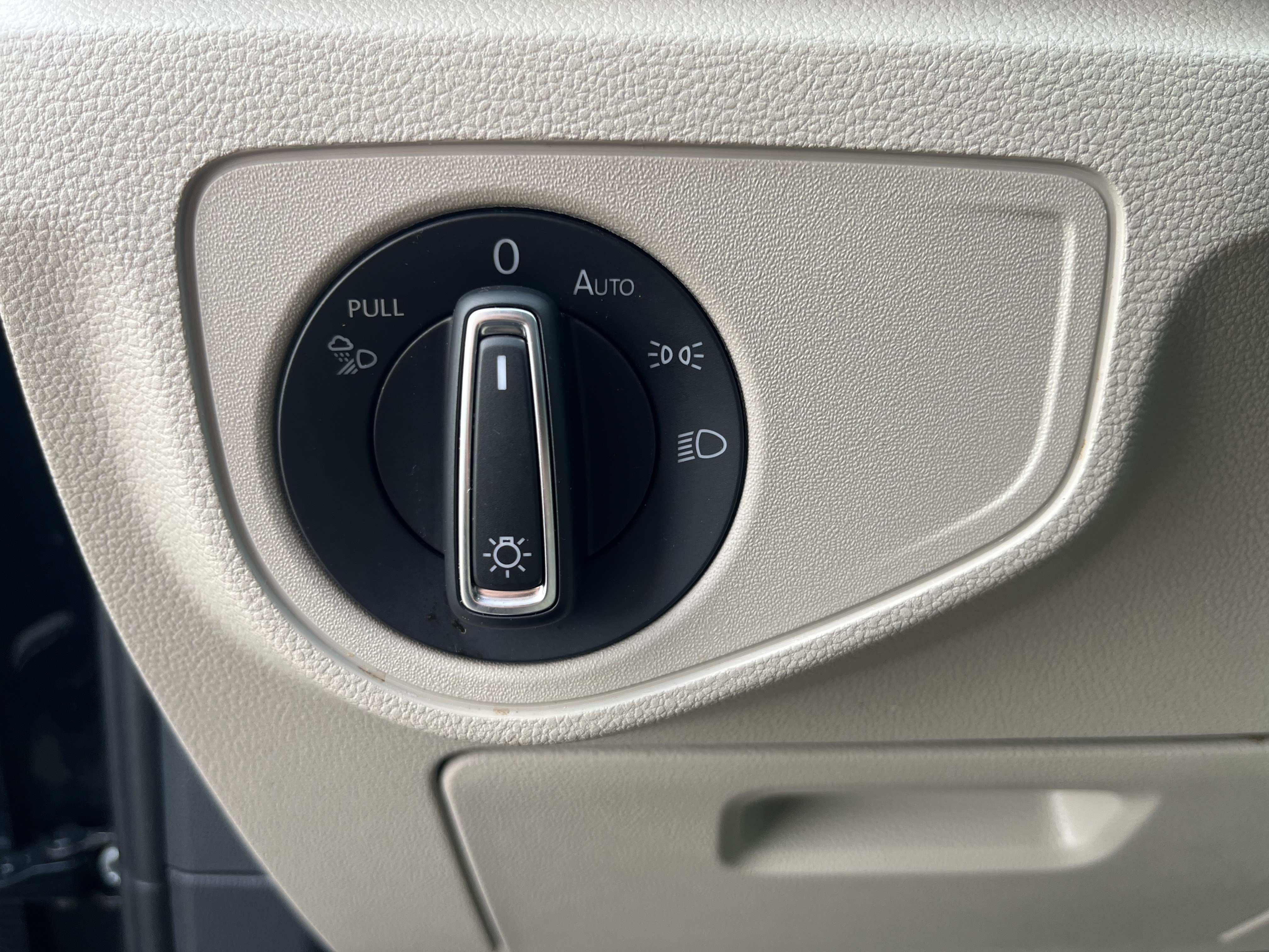 Certified 2023 Volkswagen Atlas SEL R-Line AWD/4WD image 21