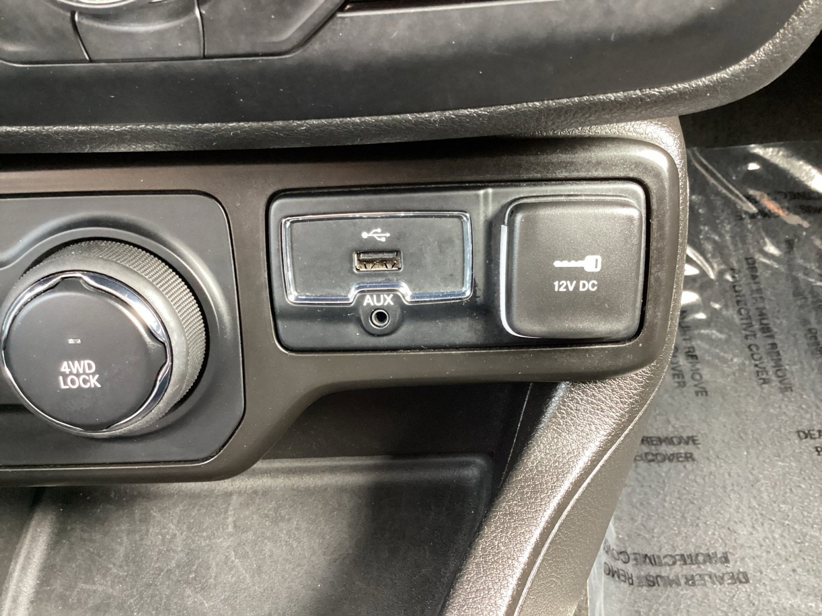 Used 2023 Jeep Renegade Latitude AWD/4WD image 23