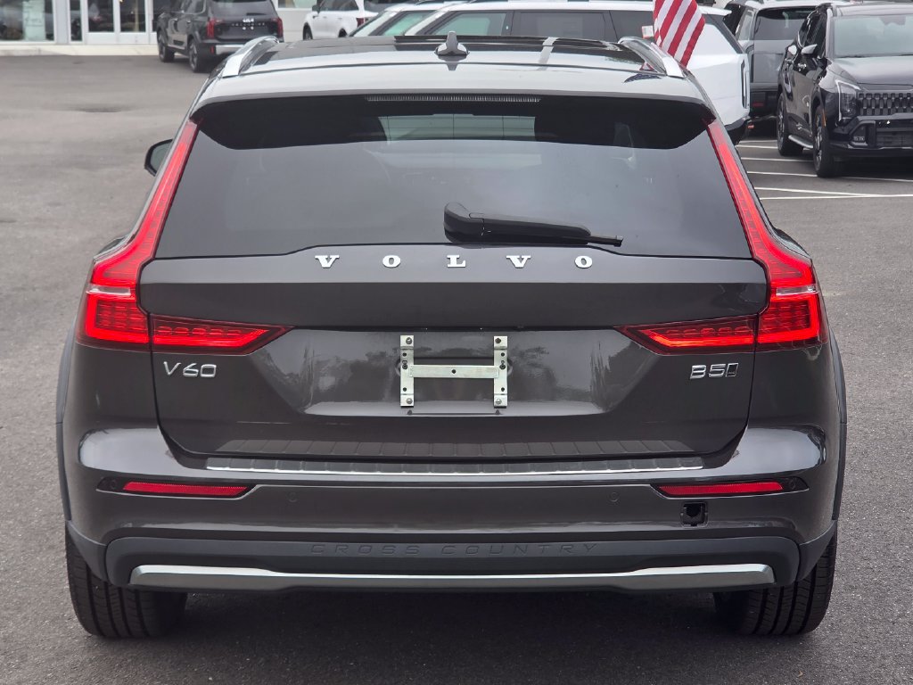 Used 2024 Volvo V60 B5 Cross Country Ultimate AWD/4WD image 5