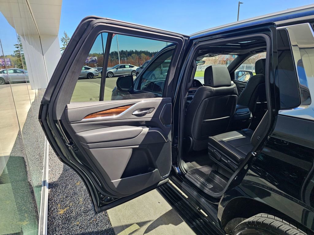 Certified 2023 Cadillac Escalade Premium Luxury w/ Performance Package image 16