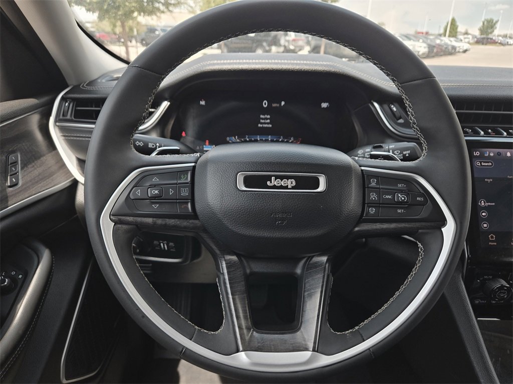 Used 2023 Jeep Grand Cherokee Limited w/ Luxury Tech Group II image 14