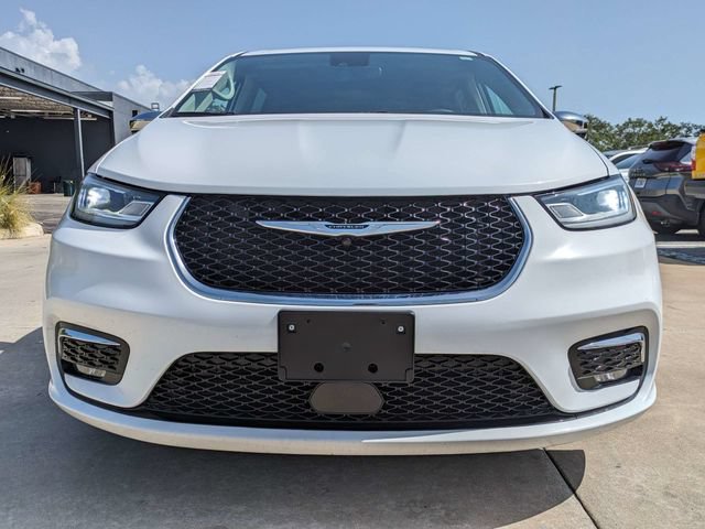 Used 2023 Chrysler Pacifica Limited FWD image 3