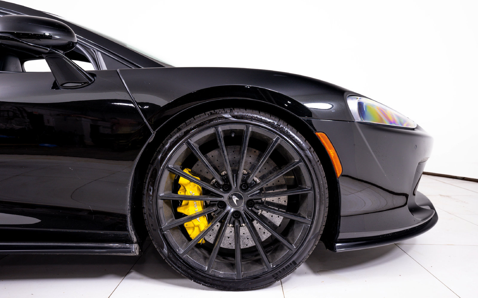 Used 2022 McLaren GT RWD image 16