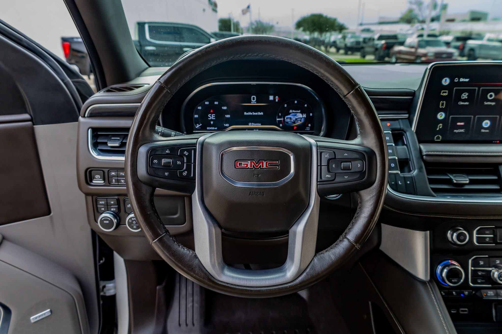 Used 2022 GMC Yukon XL SLT w/ SLT Luxury Package AWD/4WD image 15
