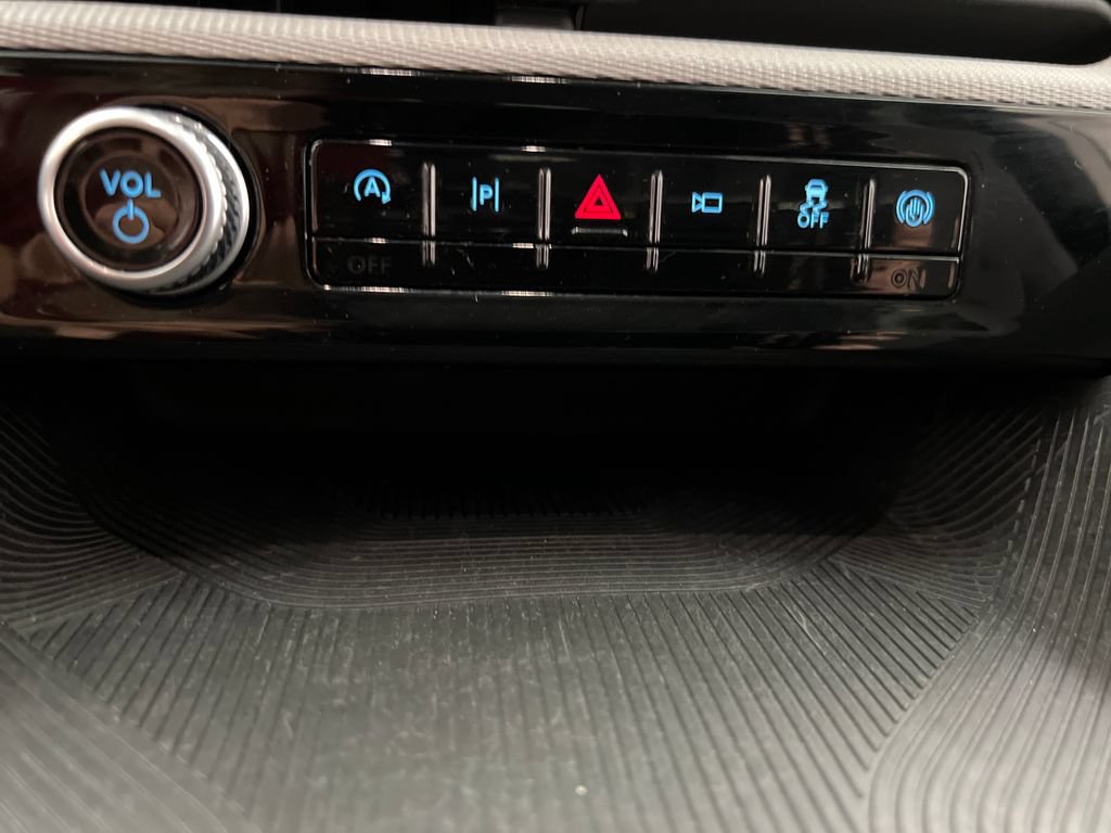 Used 2025 Ford Explorer Active RWD image 54