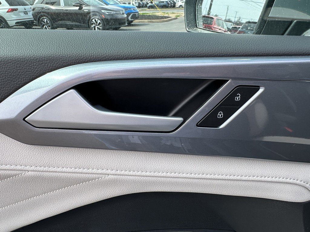 New 2025 Volkswagen Taos SEL image 18