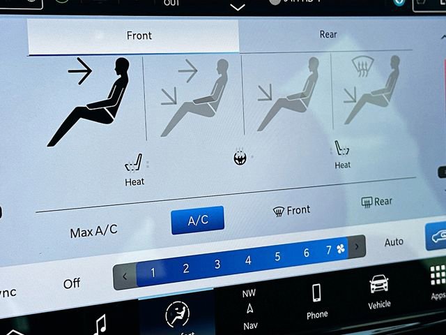 Used 2025 Chrysler Pacifica Select w/ Uconnect Theater Family Group FWD image 20