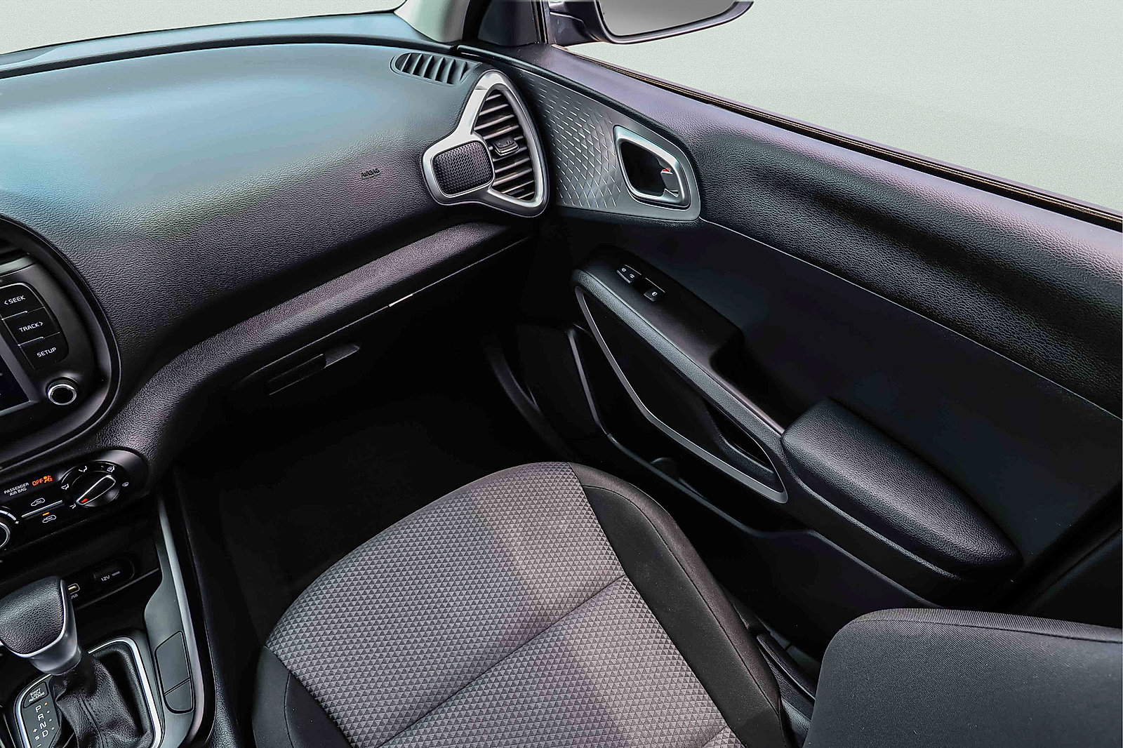 Certified 2025 Kia Soul LX w/ LX Technology Package FWD image 19