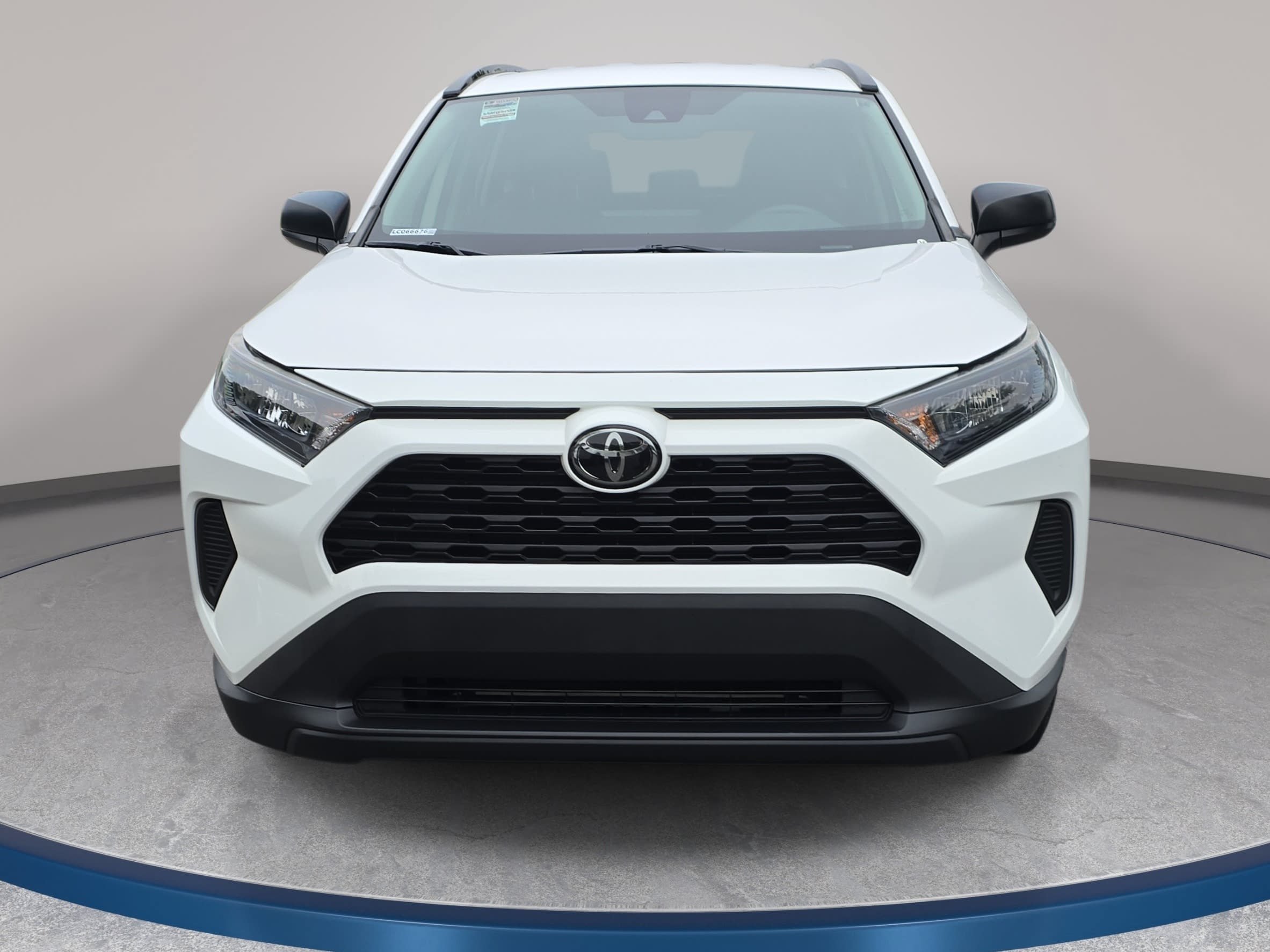 Used 2020 Toyota RAV4 LE FWD image 2