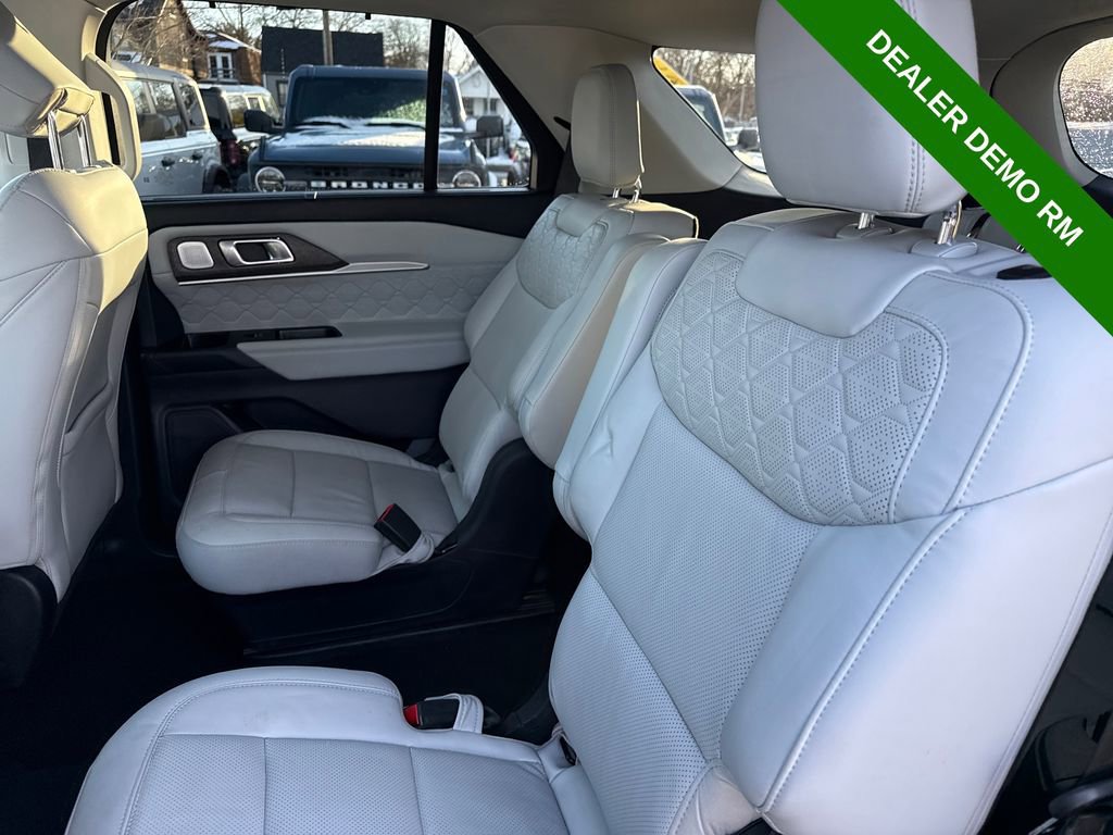 Used 2025 Ford Explorer Platinum w/ LUX Leather Package image 17