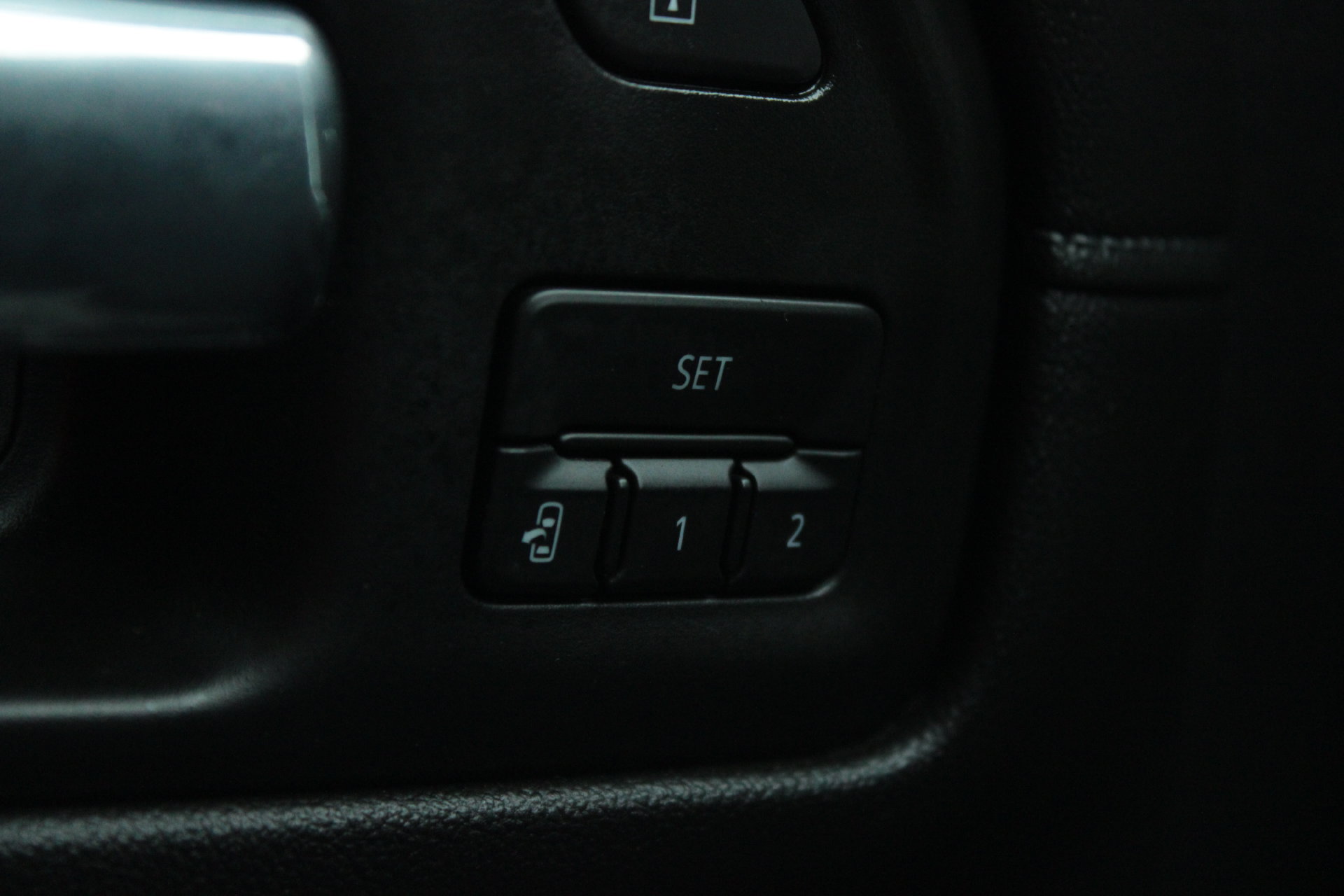 Used 2020 Chevrolet Silverado 1500 LTZ AWD/4WD image 32