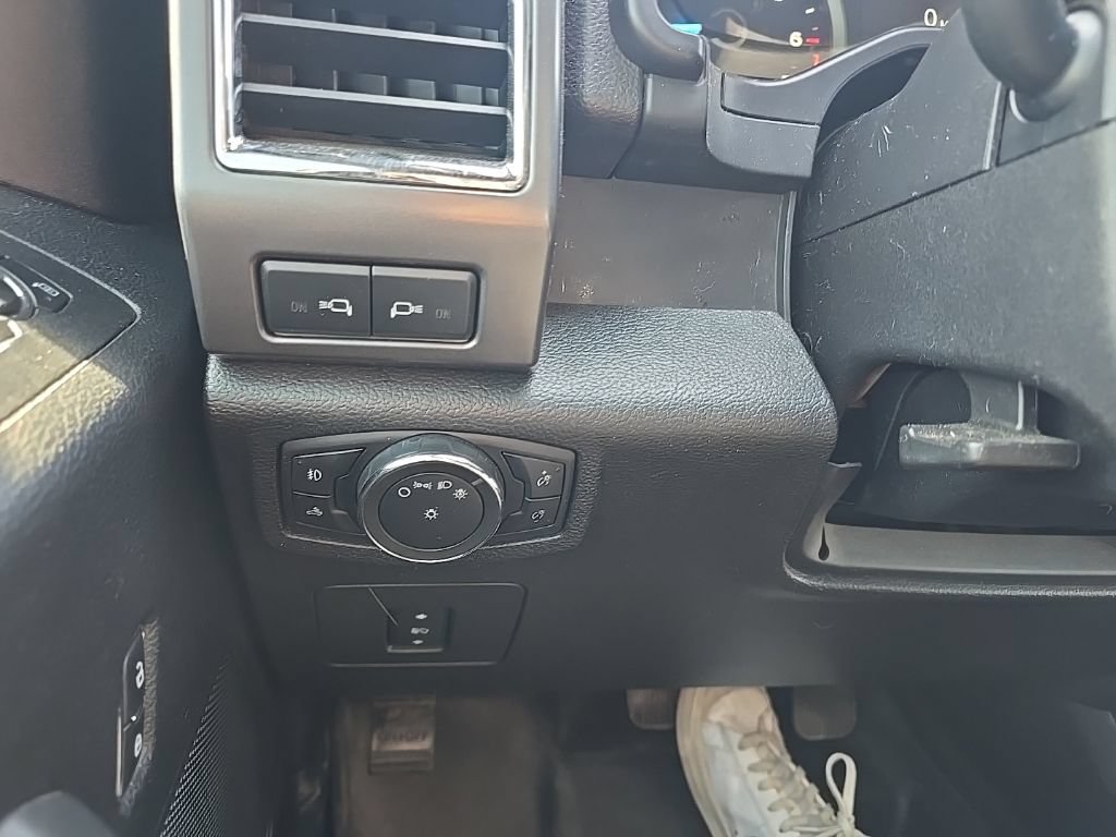 Used 2016 Ford F150 XLT w/ Equipment Group 302A Luxury AWD/4WD image 17