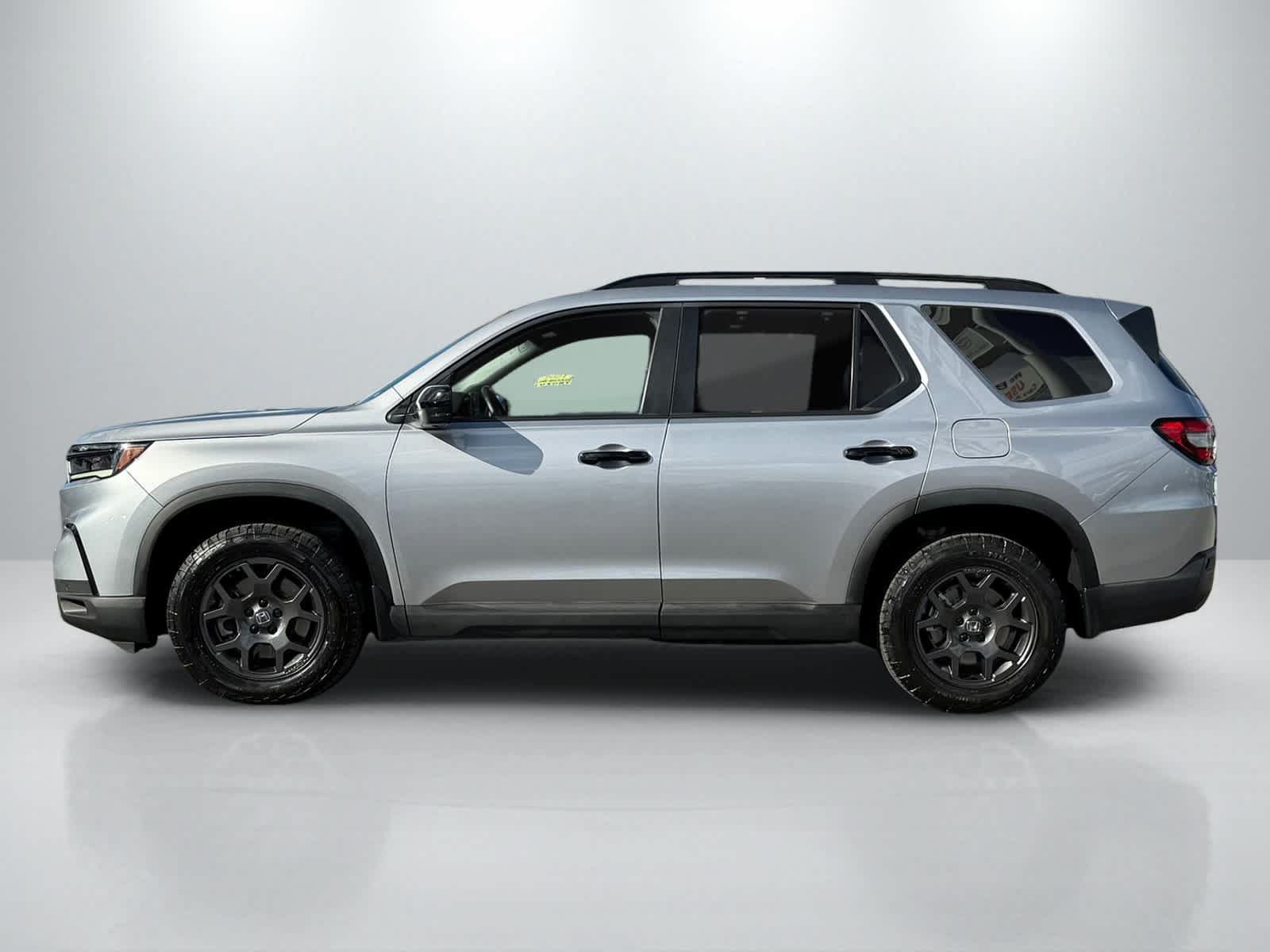 Used 2024 Honda Pilot TrailSport image 2