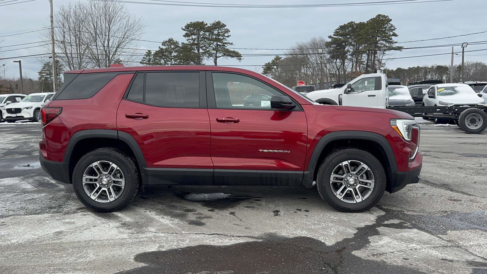 Used 2025 GMC Terrain Elevation image 3