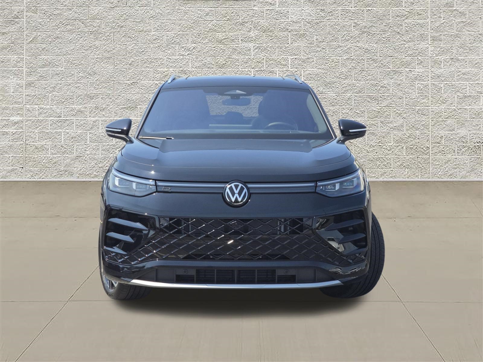 New 2026 Volkswagen Tiguan SEL R-Line AWD/4WD image 2