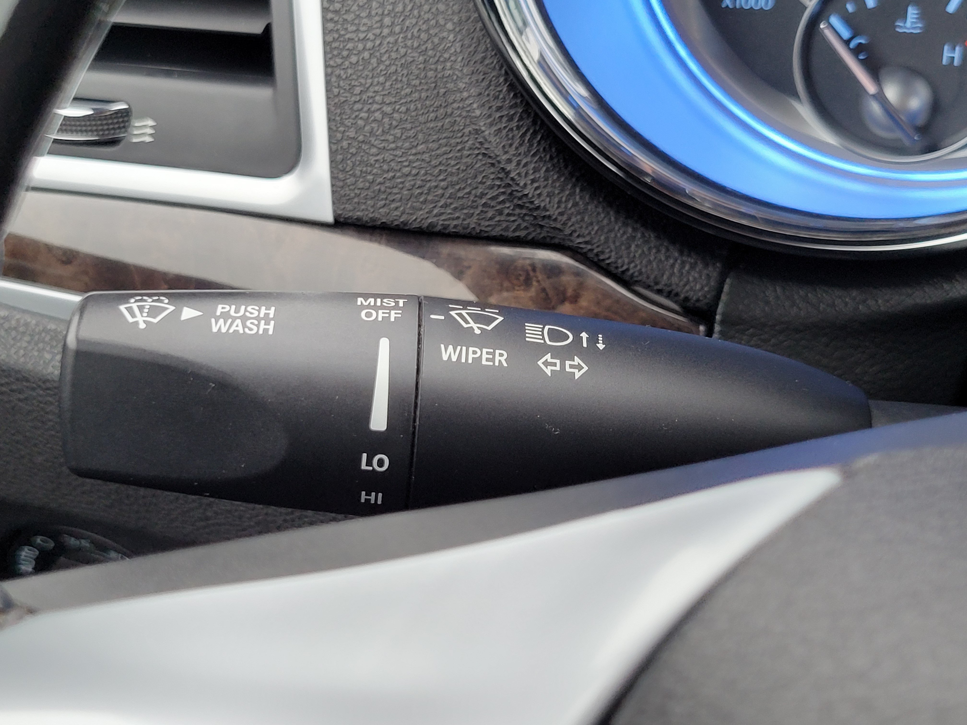 Used 2014 Chrysler 300 C RWD image 13