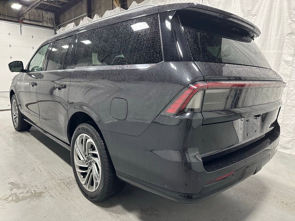 Used 2025 Lincoln Navigator L Reserve image 5