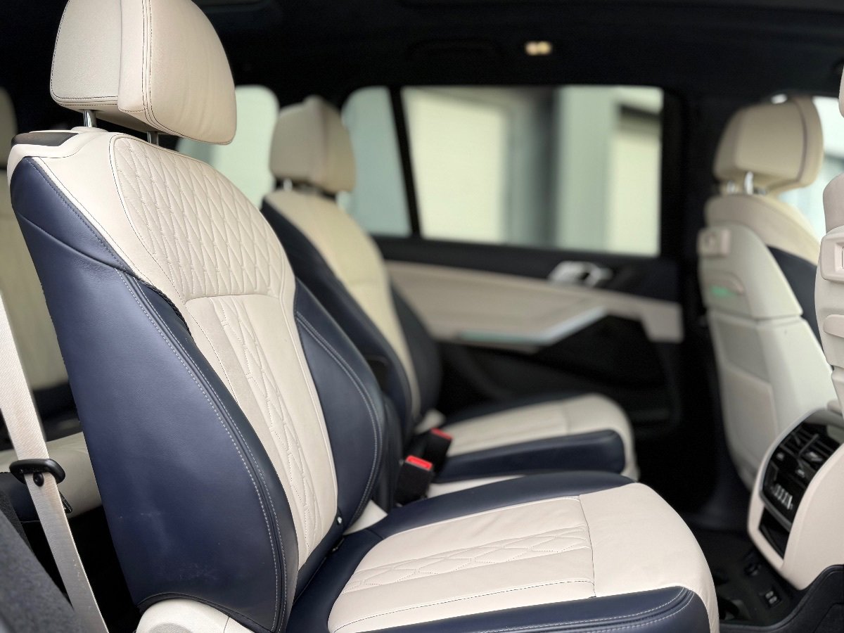 Used 2022 BMW X7 xDrive40i w/ M Sport Package AWD/4WD image 31