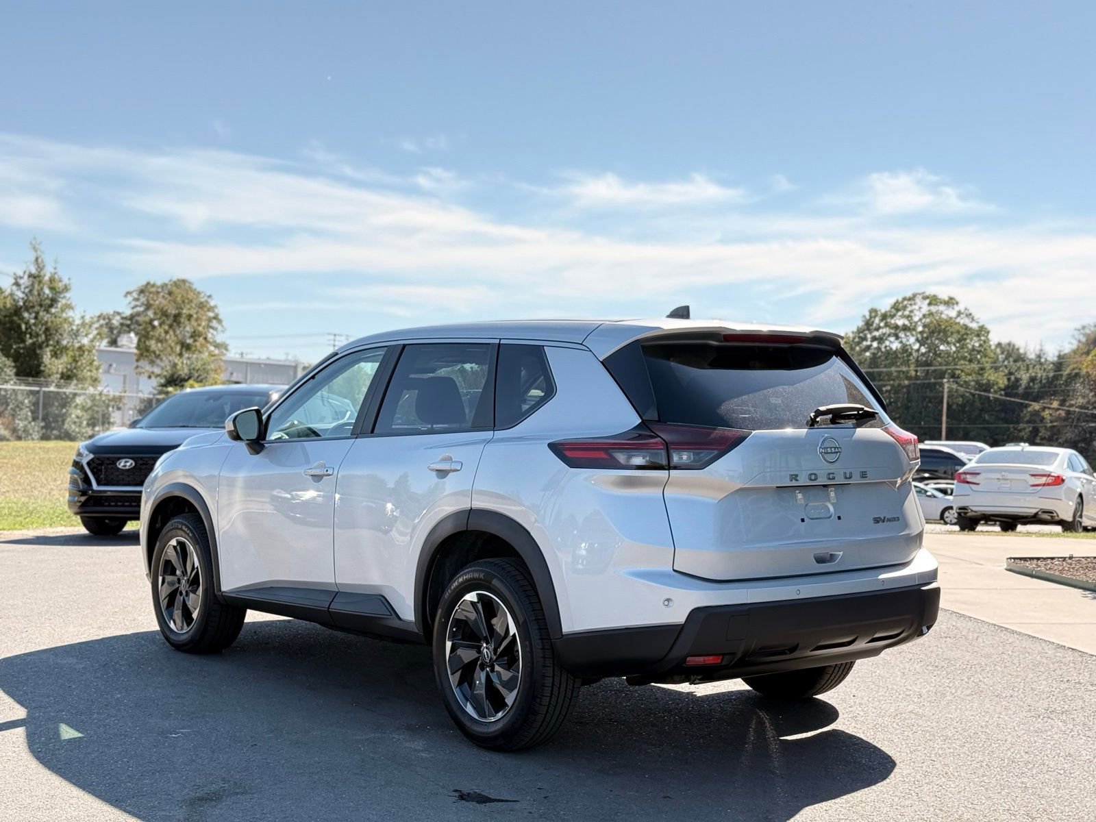 Used 2024 Nissan Rogue SV image 8