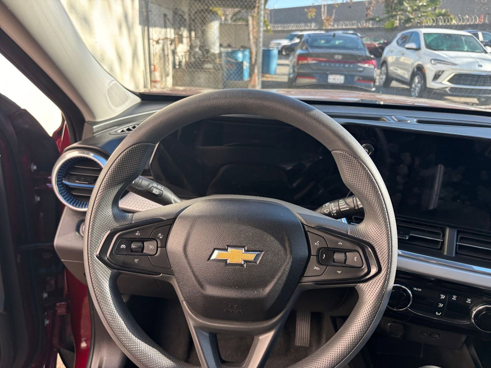 Used 2025 Chevrolet Trax LT image 34