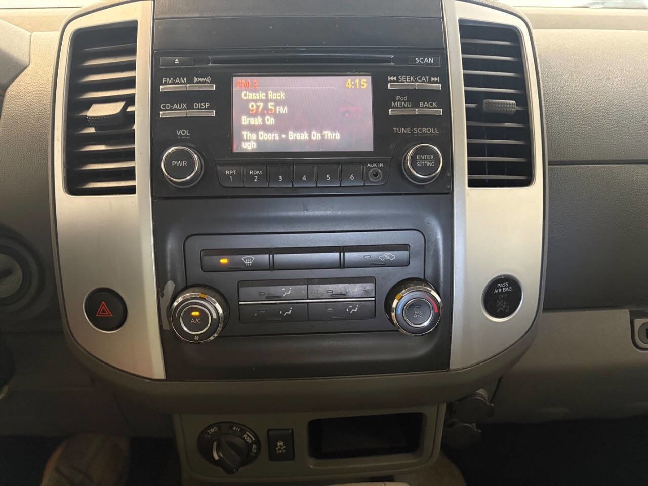 Used 2014 Nissan Frontier SV AWD/4WD image 18