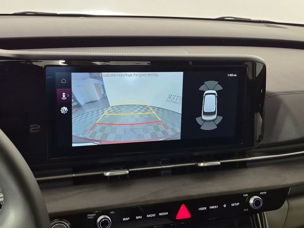 Used 2024 Kia Carnival EX FWD image 25