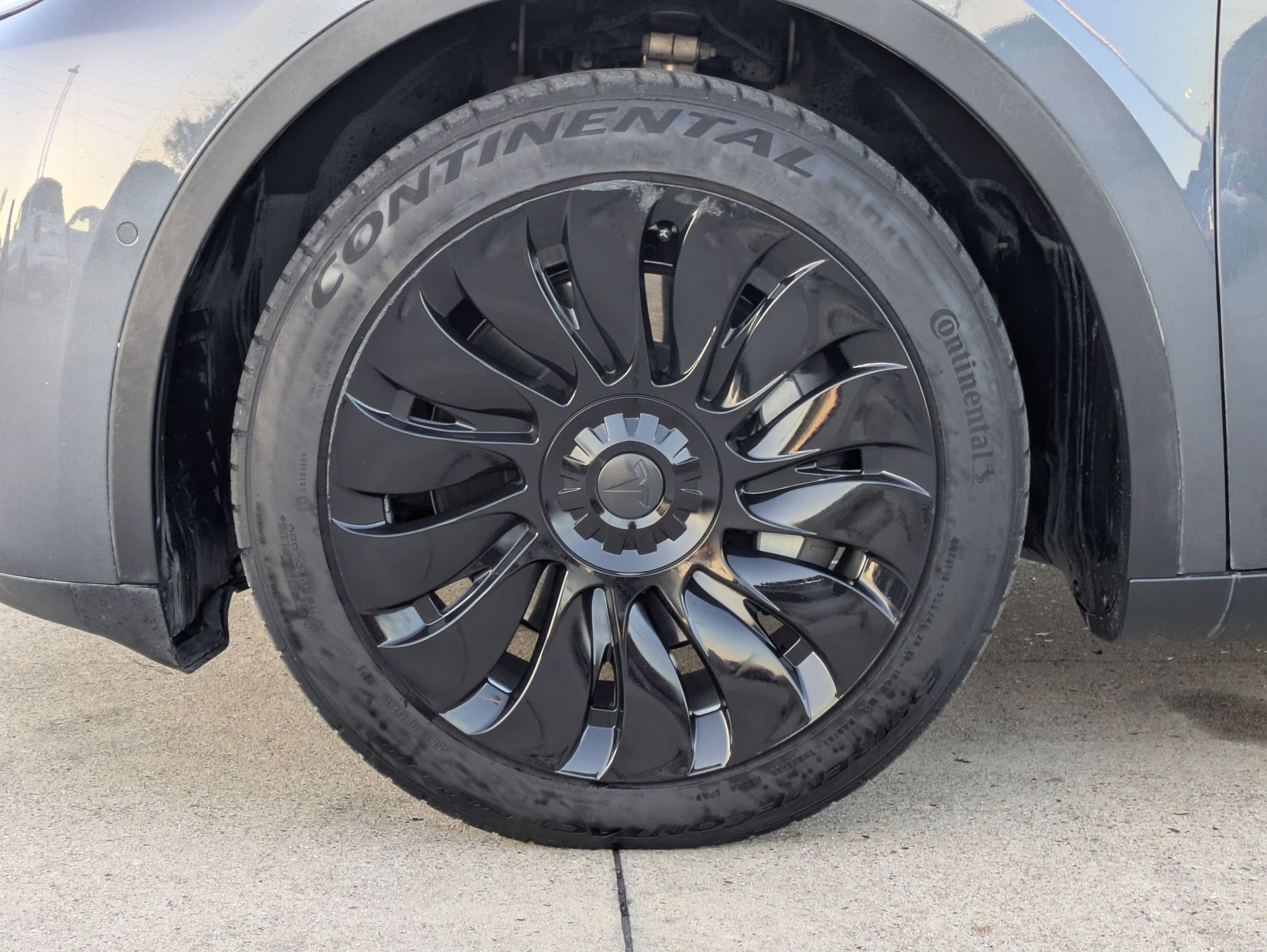 Used 2022 Tesla Model Y Long Range image 12