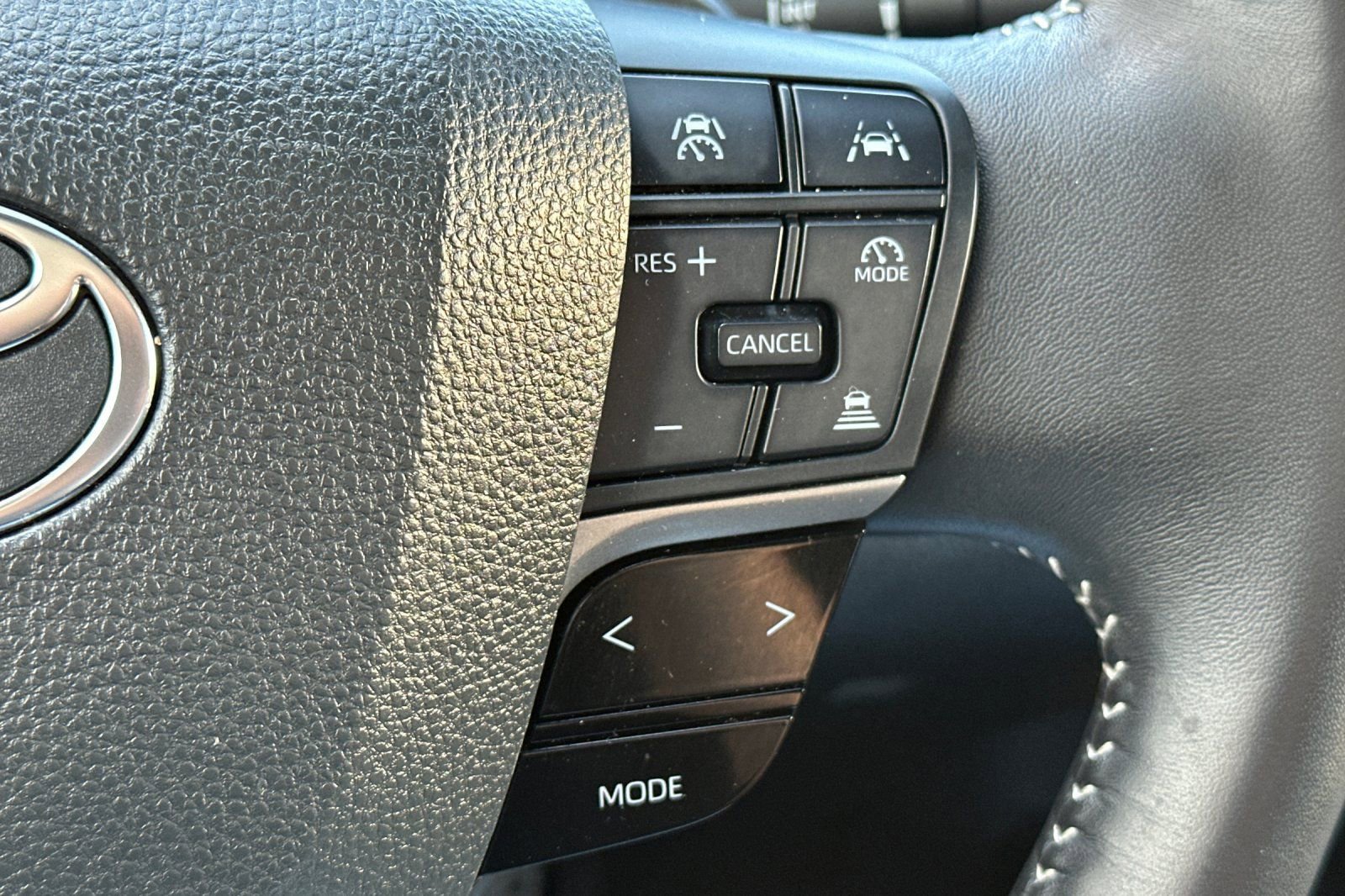 Used 2025 Toyota Camry SE FWD image 27
