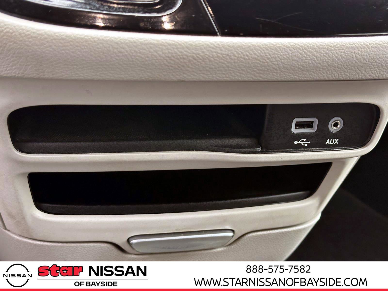 Used 2018 Chrysler Pacifica Touring-L image 24