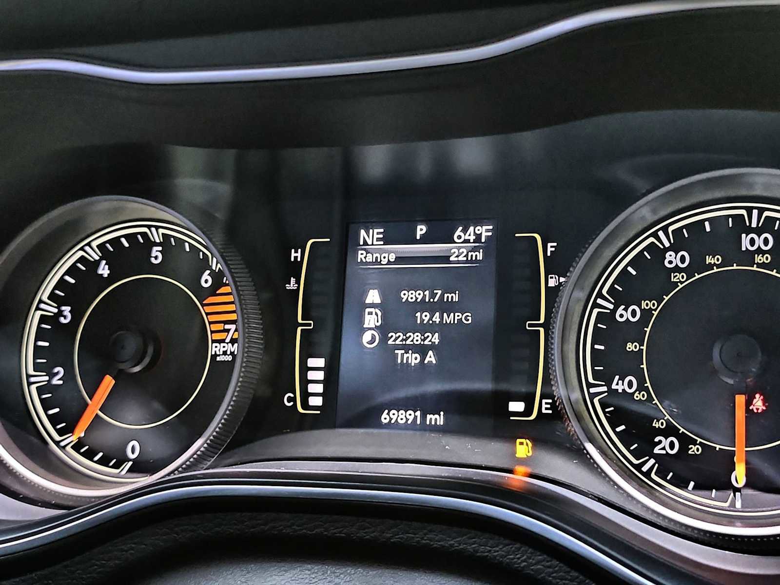 Used 2019 Jeep Cherokee Latitude Plus FWD image 22