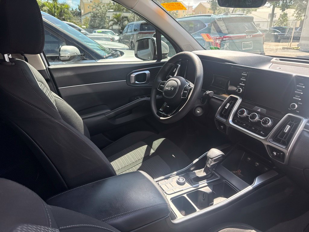 Used 2022 Kia Sorento LX FWD image 4