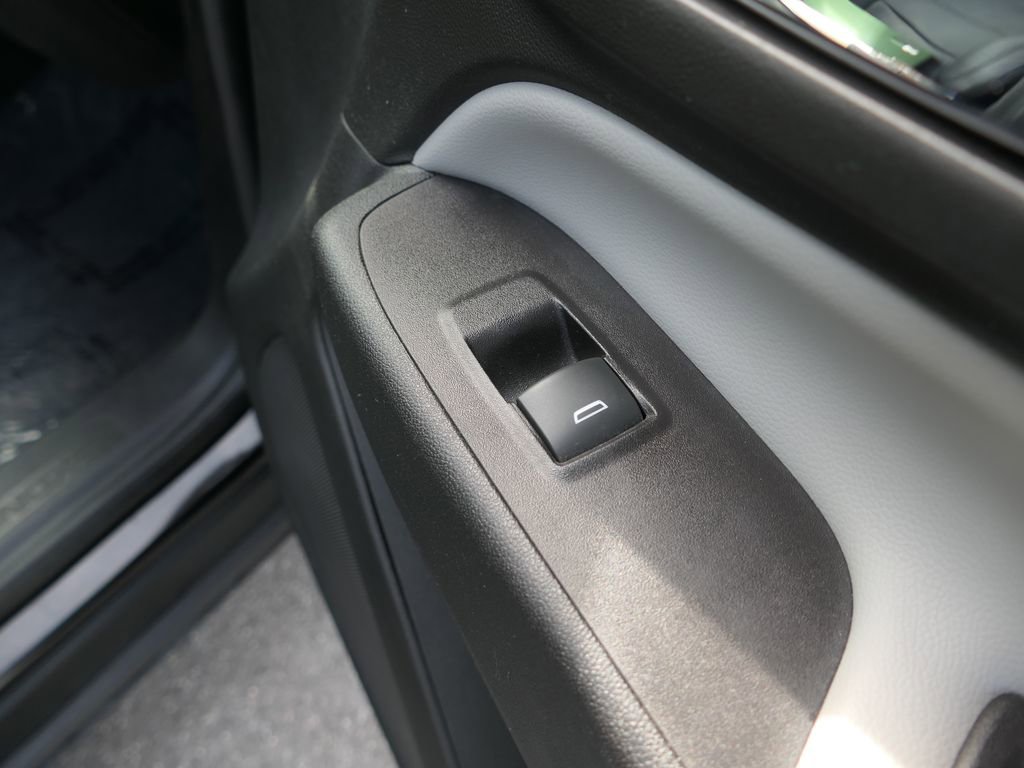 Used 2020 Chevrolet Equinox LS w/ LS Convenience Package image 26