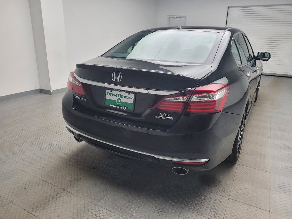 Used 2017 Honda Accord Touring image 7