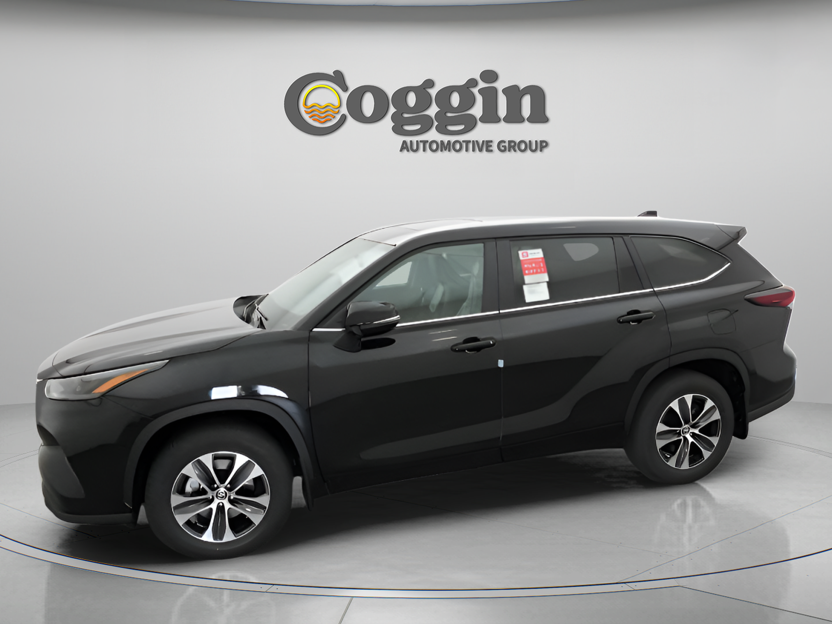 Certified 2026 Toyota Highlander XLE AWD/4WD image 2