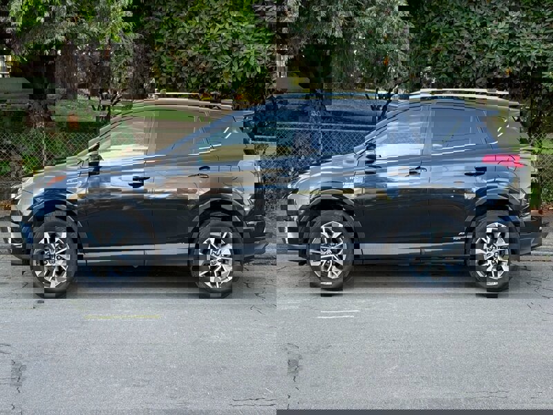 Used 2018 Toyota RAV4 LE image 2