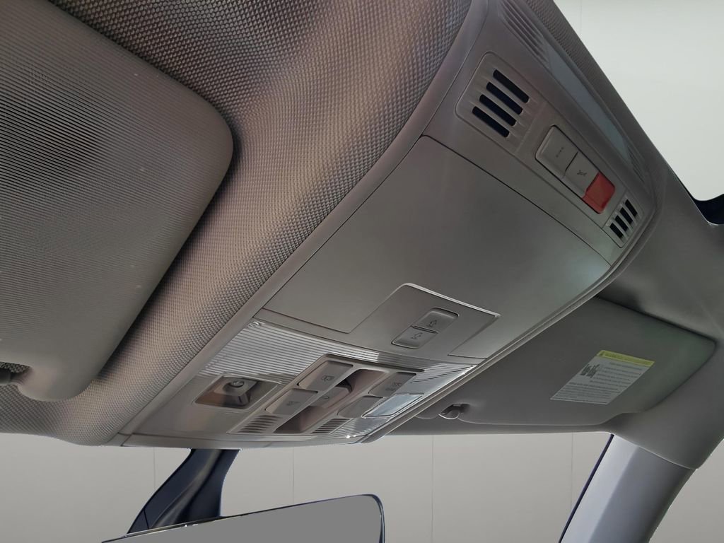 Used 2021 Volkswagen Tiguan SE w/ Panoramic Sunroof Package image 20